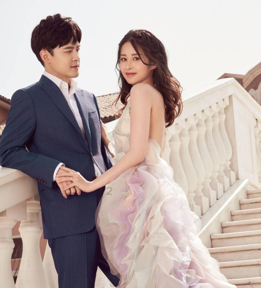 57岁钟楚红近照，单身11年未再婚，如今优雅老去依旧美丽大方！