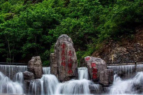 多地数十辆车连撞,当遇到冰雪路面,怎么驾驶才是正确姿势?