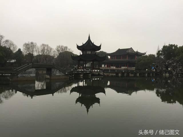 江苏南京,城门挂春联,节日气氛浓